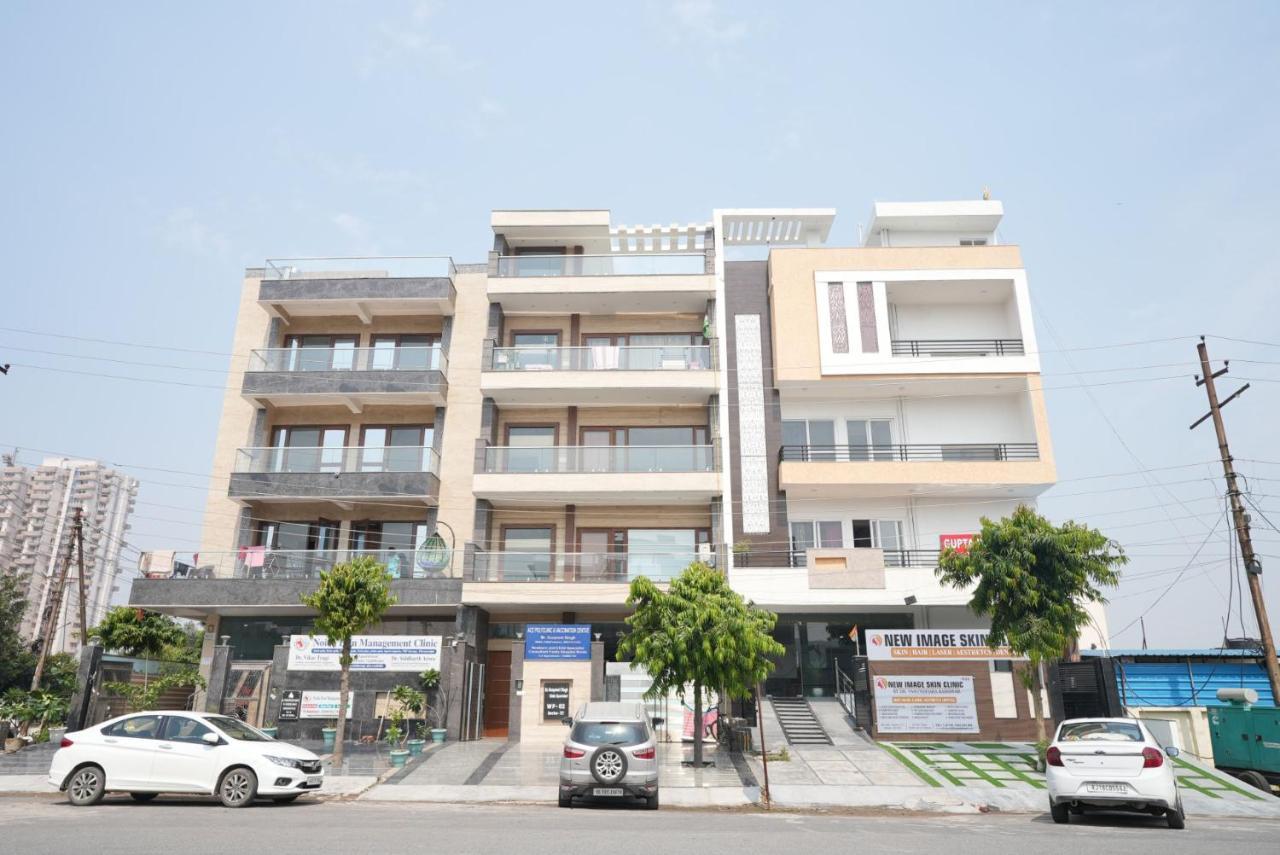 Gupta Residency Near Ajnara Heritage Noida Buitenkant foto