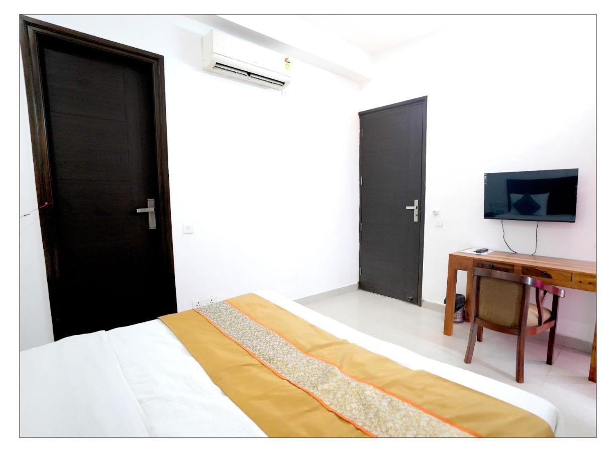 Gupta Residency Near Ajnara Heritage Noida Buitenkant foto