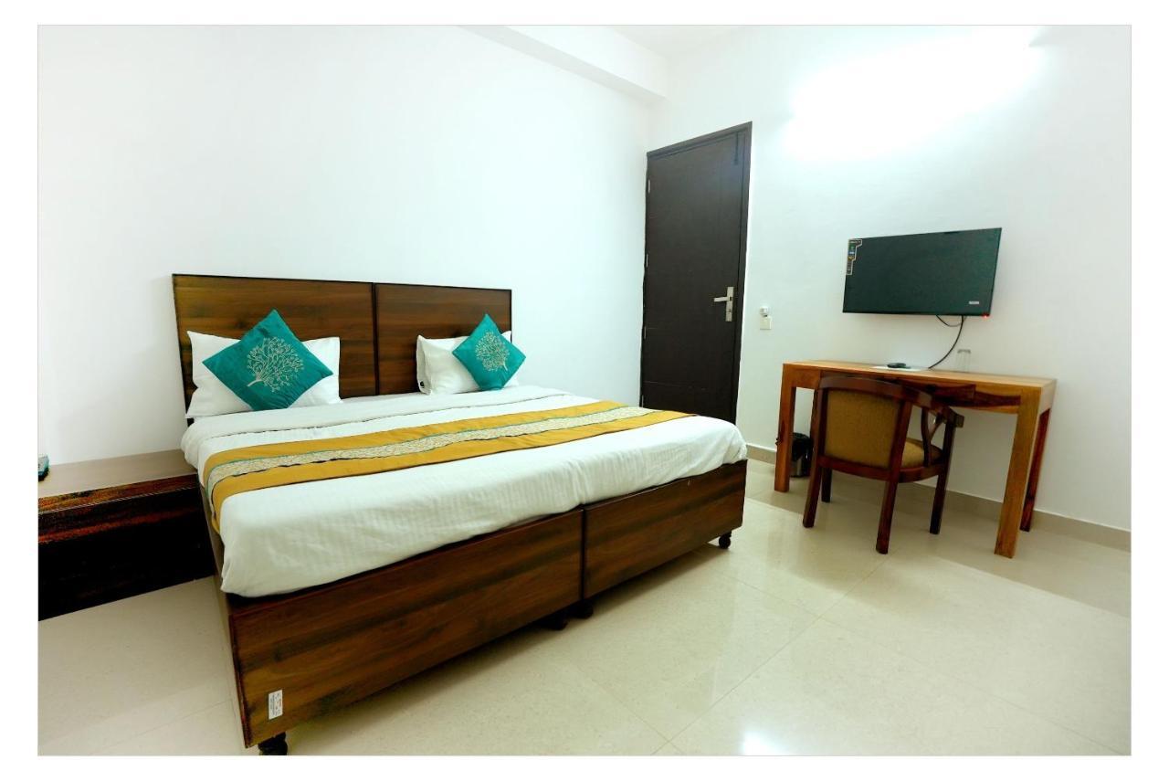 Gupta Residency Near Ajnara Heritage Noida Buitenkant foto