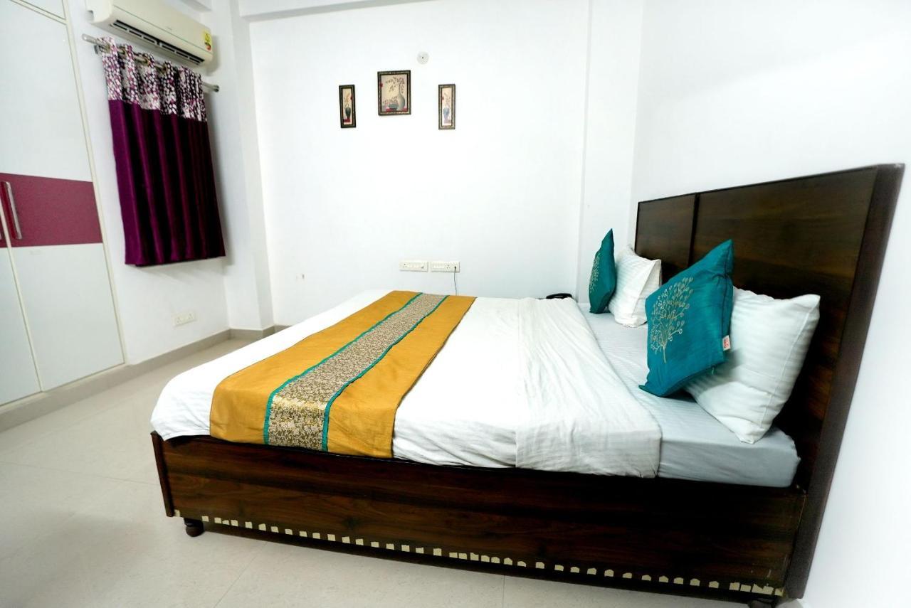 Gupta Residency Near Ajnara Heritage Noida Buitenkant foto