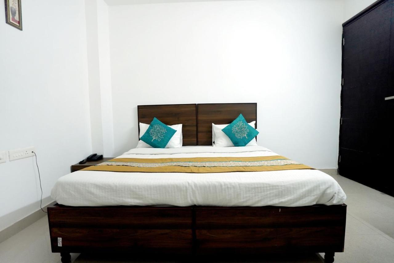 Gupta Residency Near Ajnara Heritage Noida Buitenkant foto