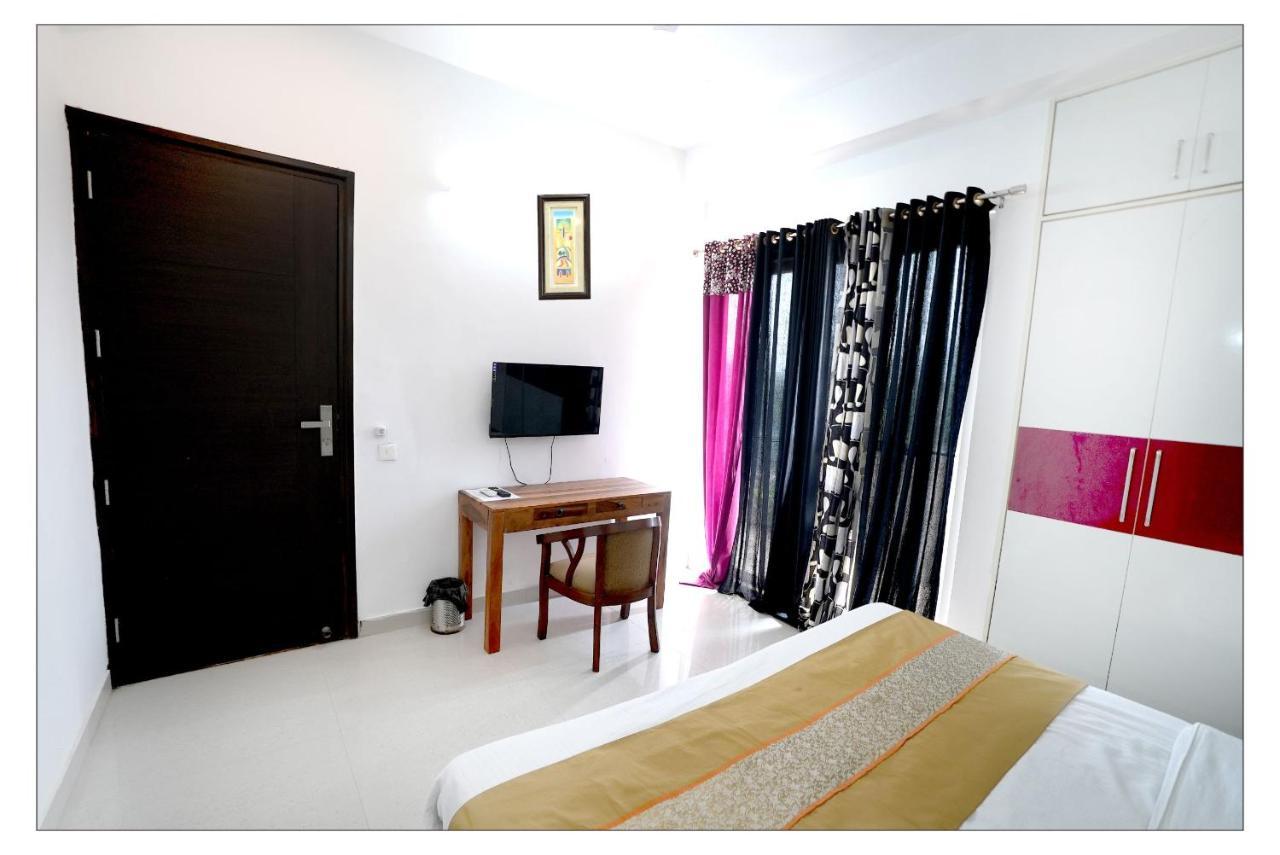 Gupta Residency Near Ajnara Heritage Noida Buitenkant foto