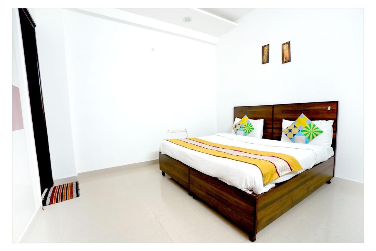 Gupta Residency Near Ajnara Heritage Noida Buitenkant foto