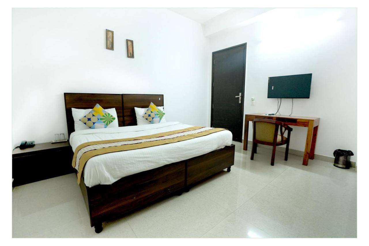 Gupta Residency Near Ajnara Heritage Noida Buitenkant foto