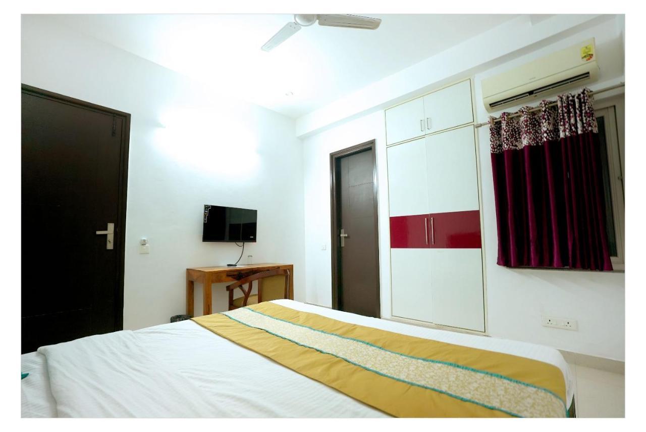 Gupta Residency Near Ajnara Heritage Noida Buitenkant foto