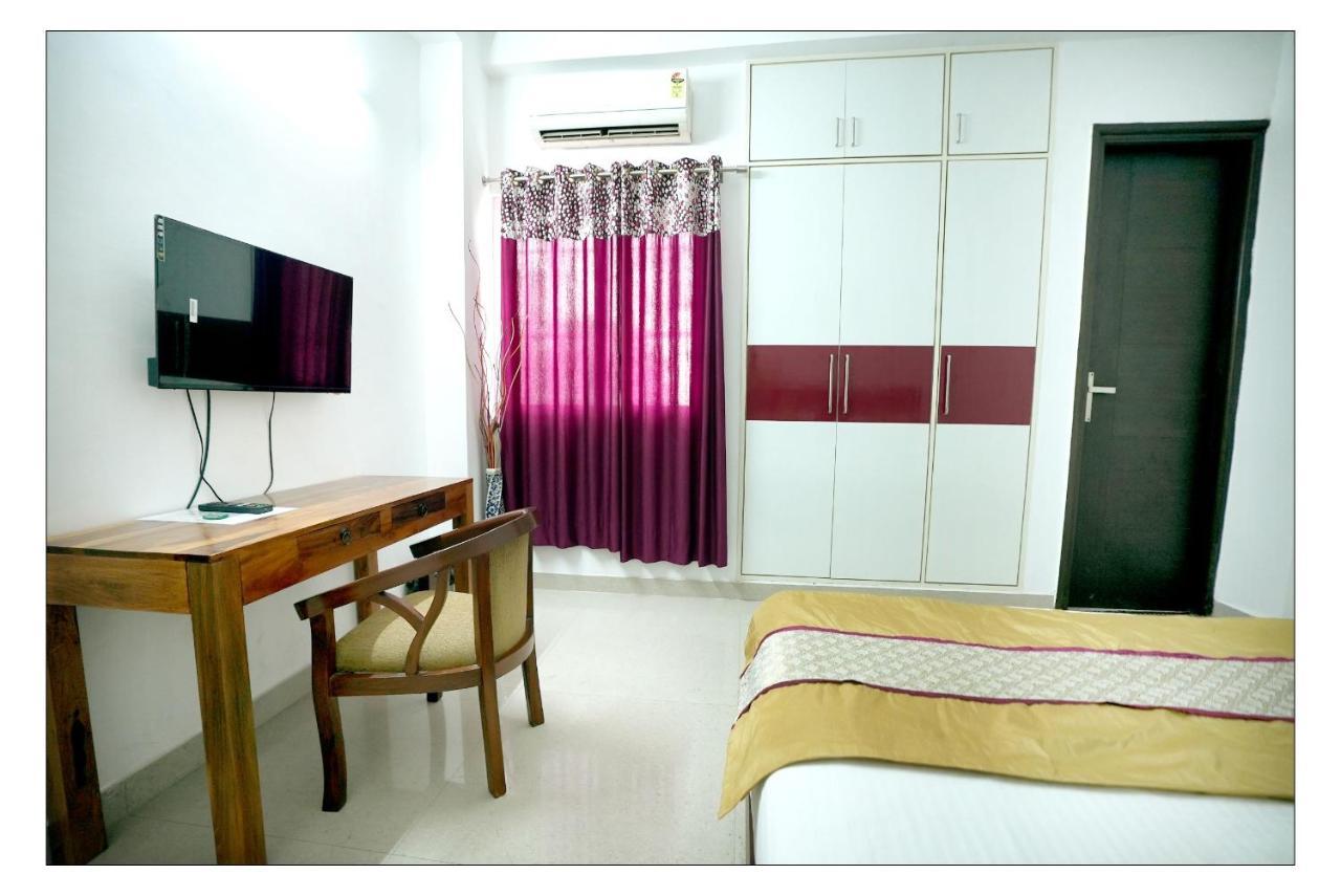 Gupta Residency Near Ajnara Heritage Noida Buitenkant foto