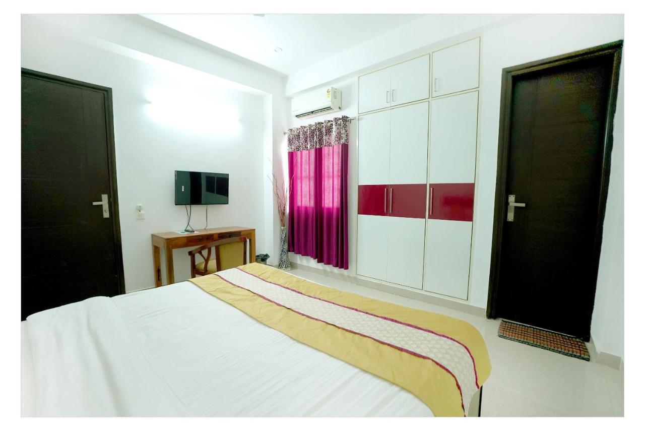 Gupta Residency Near Ajnara Heritage Noida Buitenkant foto